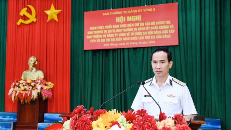Làm rõ những vấn đề cốt lõi, vấn đề mới để thống nhất nhận thức, xác định trách nhiệm trong lãnh đạo, chỉ đạo và triển khai thực hiện Đại hội đảng các cấp. Làm rõ những vấn đề cốt lõi, vấn đề mới để thống nhất nhận thức, xác định trách nhiệm trong lãnh đạo, chỉ đạo và triển khai thực hiện Đại hội đảng các cấp.