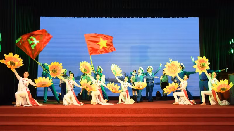 Một tiết mục văn nghệ chào mừng.