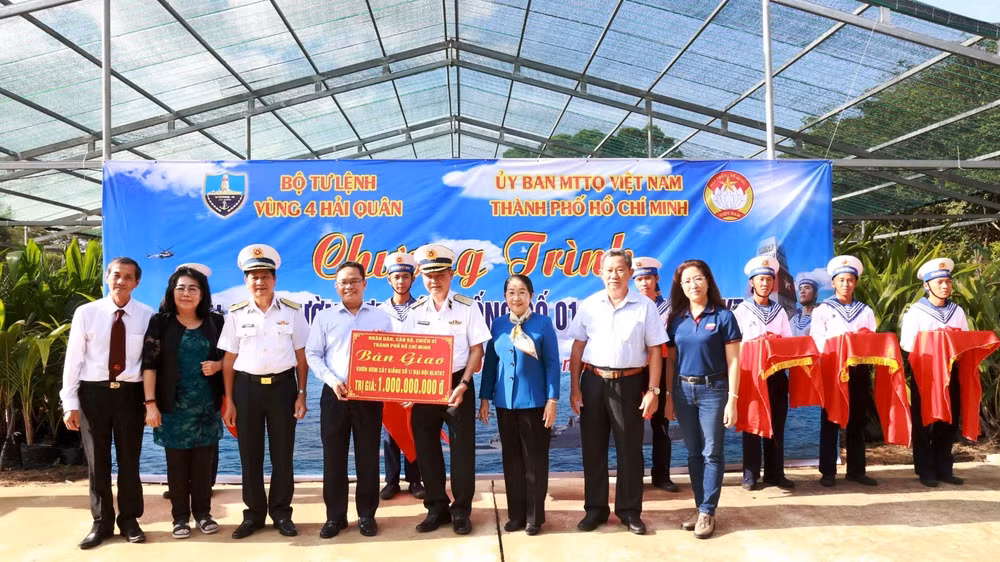 Hội Bảo vệ thiên nhiên và môi trường Thành phố Hồ Chí Minh bàn giao 100.000 cây xanh.