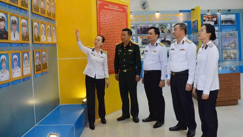 Đoàn kiểm tra ngành tuyên huấn, kế hoạch tổng hợp, nhà truyền thống Vùng 3 Hải quân.