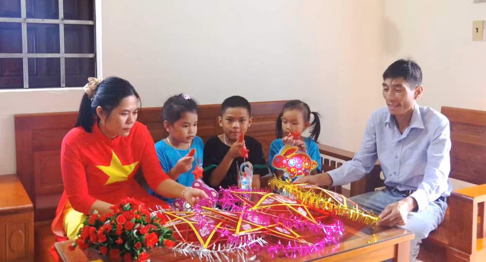 Chuẩn bị cho tết Trung thu ở thị trấn Trường Sa.
