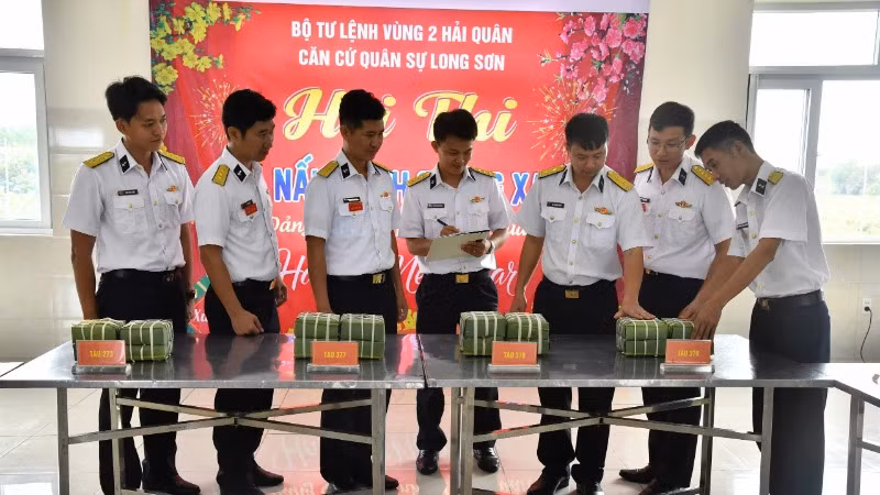 Hội thi nấu bánh chưng tại Căn cứ quân sự Long Sơn, Vùng 2 Hải quân.