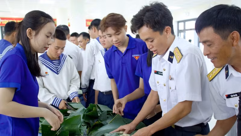 Hội thi gói bánh chưng được tổ chức tại Lữ đoàn 175, Vùng 5 Hải quân. Hội thi gói bánh chưng được tổ chức tại Lữ đoàn 175, Vùng 5 Hải quân.
