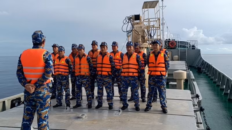 Quán triệt phương thức xử trí tình huống trên biển, xua đuổi, đấu tranh ngăn cản các lực lượng nước ngoài xâm phạm chủ quyền biển, đảo của Tổ quốc.