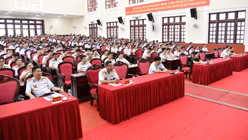 Hàng trăm sĩ quan, chiến sĩ tham dự hội nghị