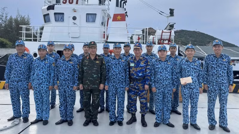 Thượng tướng Phạm Hoài Nam thăm, động viên cán bộ chiến sỹ Trung đoàn 196 Hải quân. Thượng tướng Phạm Hoài Nam thăm, động viên cán bộ chiến sỹ Trung đoàn 196 Hải quân.