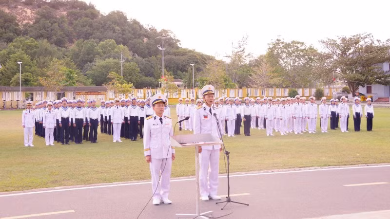 Lễ Chào cờ đầu năm trên đảo Trường Sa. Lễ Chào cờ đầu năm trên đảo Trường Sa.