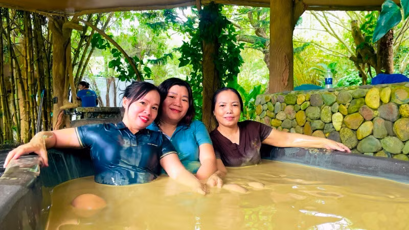 Tắm bùn khoáng nóng, dịch vụ chăm sóc sức khỏe luôn hút khách