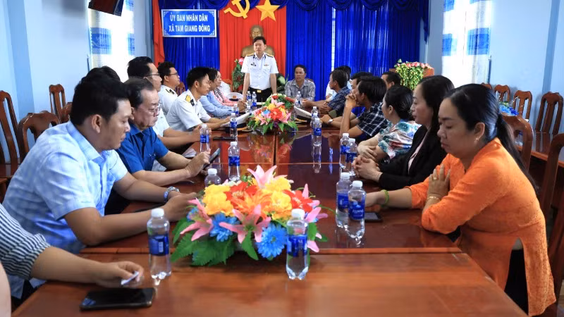 Quang cảnh buổi làm việc tại xã Tam Giang Đông, huyện Năm Căn, Cà Mau.