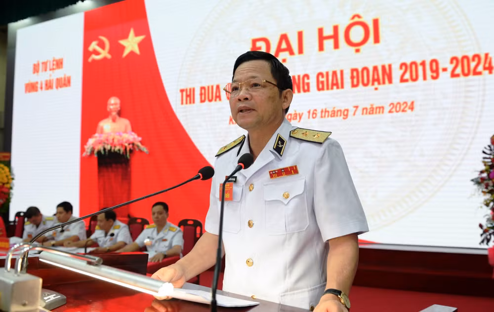 Trung tướng Nguyễn Văn Bổng nhấn mạnh, Vùng 4 Hải quân và toàn lực lượng cần theo dõi nắm chắc tình hình; kịp thời tham mưu, đề xuất xử trí hiệu quả các tình huống, không để bị động, bất ngờ; hoàn thành xuất sắc mọi nhiệm vụ được giao.