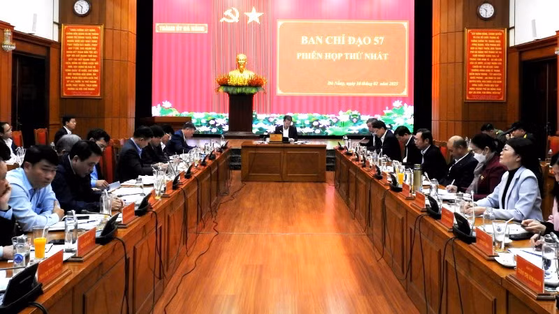 Quang cảnh cuộc họp lần thứ nhất Ban Chỉ đạo Thành ủy Đà Nẵng về thực hiện Nghị quyết số 57-NQ/TW.