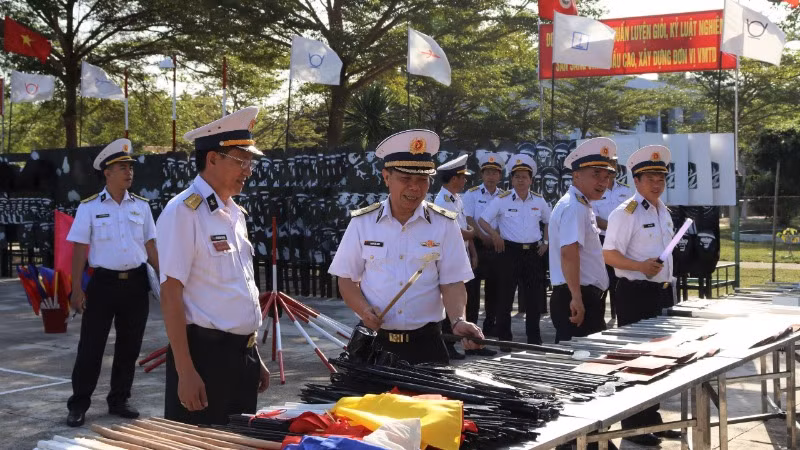 Kiểm tra mô hình học cụ phục vụ huấn luyện chiến sỹ mới.