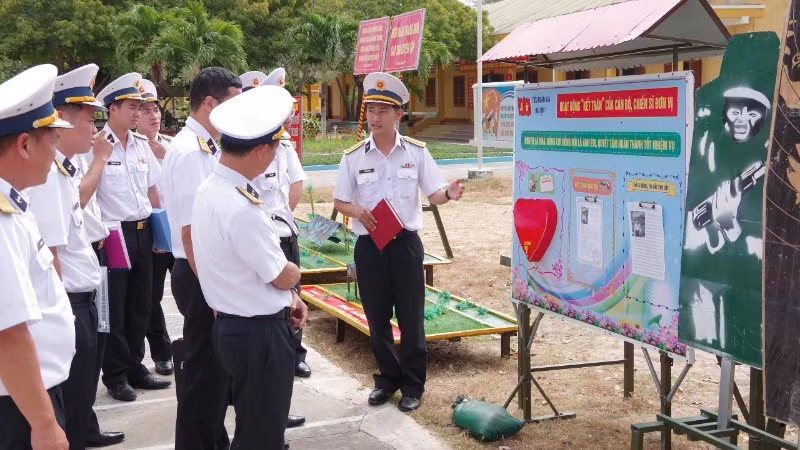 Kiểm tra trình độ huấn luyện của sỹ quan