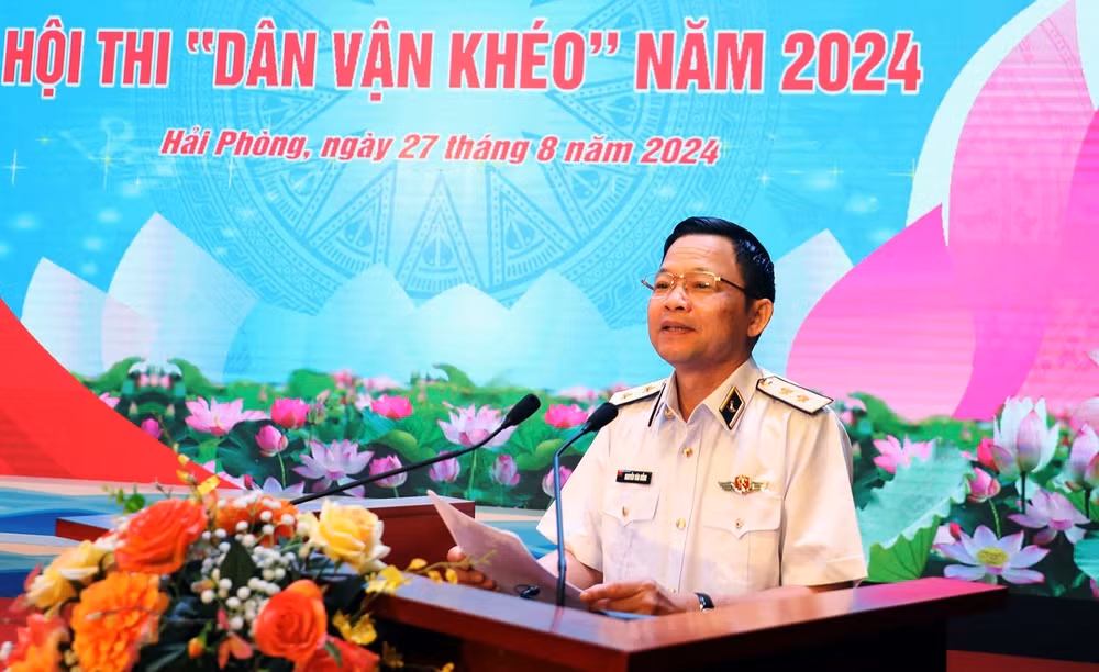 Trung tướng Nguyễn Văn Bổng, Chính ủy Hải quân nhấn mạnh, cần lan tỏa phong trào thi đua Dân vận khéo trong toàn Quân chủng. Trung tướng Nguyễn Văn Bổng, Chính ủy Hải quân nhấn mạnh, cần lan tỏa phong trào thi đua Dân vận khéo trong toàn Quân chủng.
