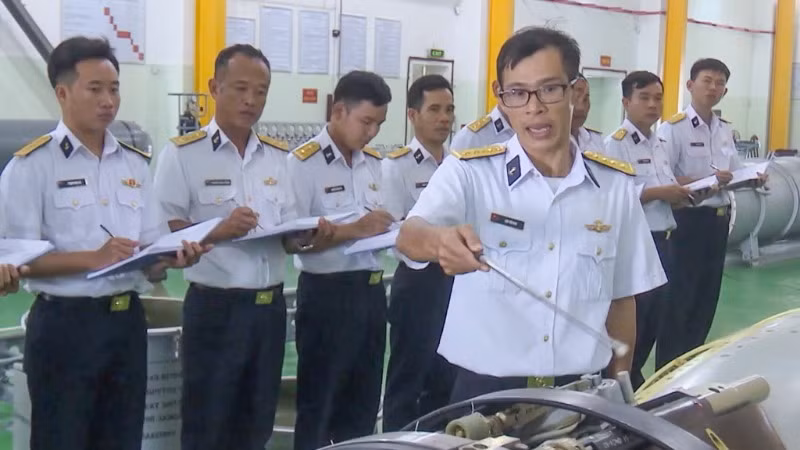 Nghiên cứu, nắm vững tính năng, đặc điểm của vũ khí, trang bị kỹ thuật mới. Nghiên cứu, nắm vững tính năng, đặc điểm của vũ khí, trang bị kỹ thuật mới.