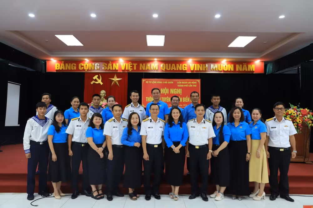 Nâng cao hiểu biết, cũng như xây dựng ý thức, trách nhiệm cho đội ngũ cán bộ, nhân viên của Liên đoàn Lao động thành phố Cần Thơ đối với nhiệm vụ bảo vệ chủ quyền biển, đảo của Tổ quốc. Nâng cao hiểu biết, cũng như xây dựng ý thức, trách nhiệm cho đội ngũ cán bộ, nhân viên của Liên đoàn Lao động thành phố Cần Thơ đối với nhiệm vụ bảo vệ chủ quyền biển, đảo của Tổ quốc.