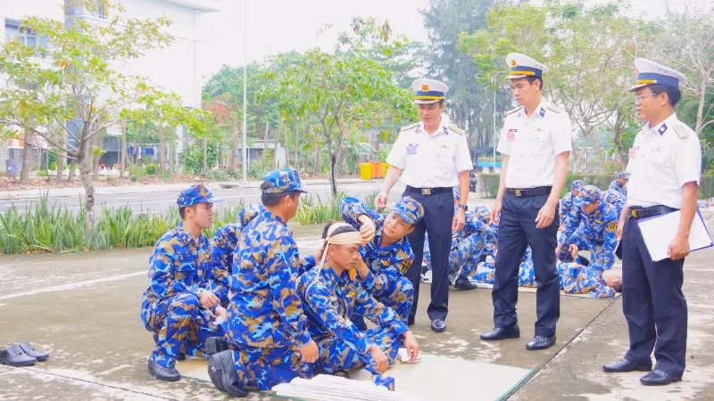Thi thực hành 5 kỹ thuật cấp cứu và chuyển thương hỏa tuyến. Thi thực hành 5 kỹ thuật cấp cứu và chuyển thương hỏa tuyến.