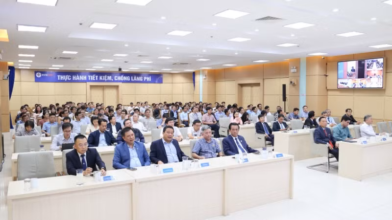Hội nghị công bố Quyết định hợp nhất Ban Quản lý dự án Điện nông thôn miền trung và Ban Quản lý dự án Lưới điện miền trung.