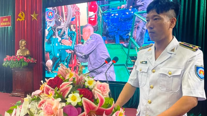 Nhân viên Kiểm ngư chia sẻ kinh nghiệm công tác. Nhân viên Kiểm ngư chia sẻ kinh nghiệm công tác.