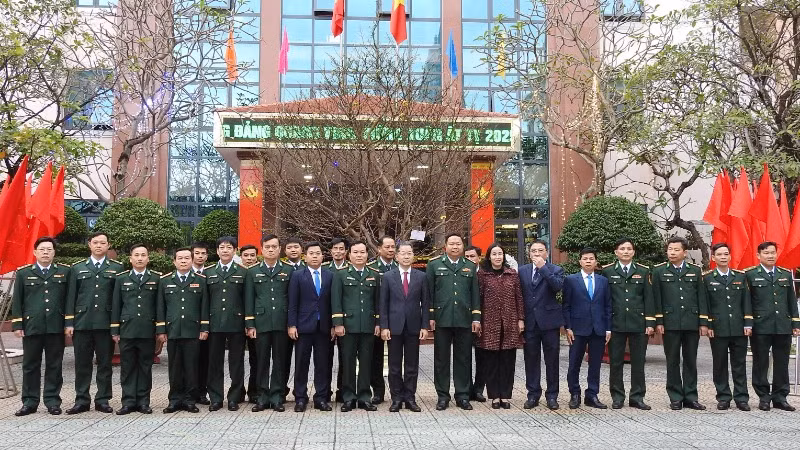 Đồng chí Nguyễn Văn Quảng thăm chúc tết Bộ Chỉ huy Bộ đội Biên phòng Đà Nẵng. Đồng chí Nguyễn Văn Quảng thăm chúc tết Bộ Chỉ huy Bộ đội Biên phòng Đà Nẵng.
