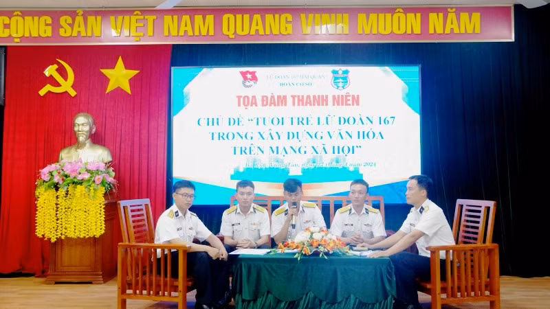 Tọa đàm thanh niên với văn hoá trên mạng xã hội. Tọa đàm thanh niên với văn hoá trên mạng xã hội.