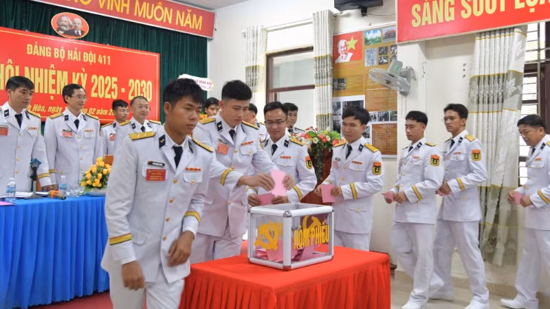 Bỏ phiếu bầu Ban Chấp hành Đảng bộ nhiệm kỳ 2025-2030. Bỏ phiếu bầu Ban Chấp hành Đảng bộ nhiệm kỳ 2025-2030.