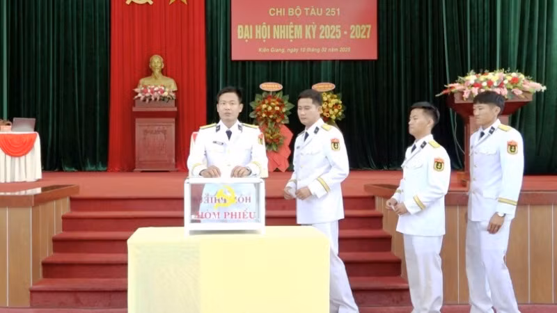 Bỏ phiếu bầu Ban chấp hành Chi bộ Tàu 251 nhiệm kỳ 2025-2027. Bỏ phiếu bầu Ban chấp hành Chi bộ Tàu 251 nhiệm kỳ 2025-2027.