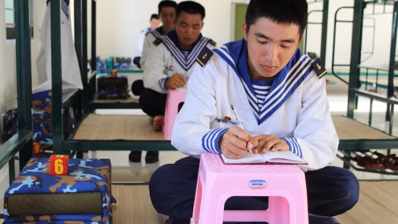 Duy trì nền nếp ghi chép sổ tay để củng cố và nâng cao kiến thức, kỹ năng chiến đấu.