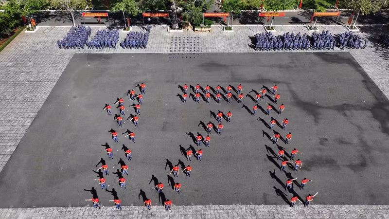 Đồng diễn thể dục tại Lễ ra quân huấn luyện của Lữ đoàn 171, Vùng 2 Hải quân.