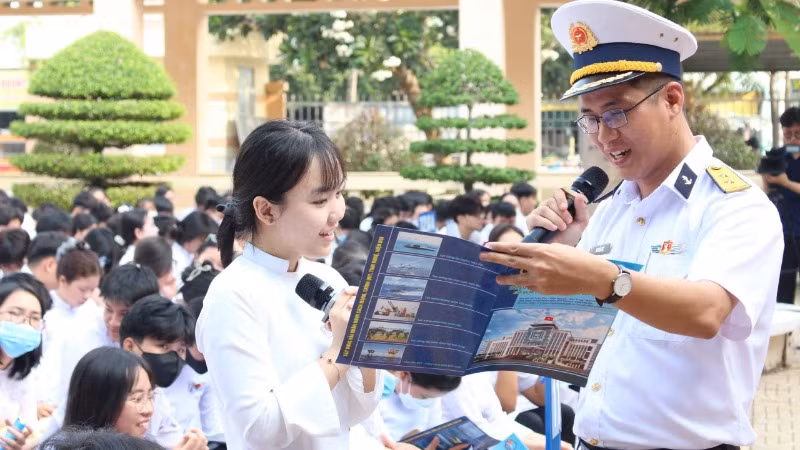 Tuyên truyền thu hút nguồn lực cho Quân chủng Hải quân.