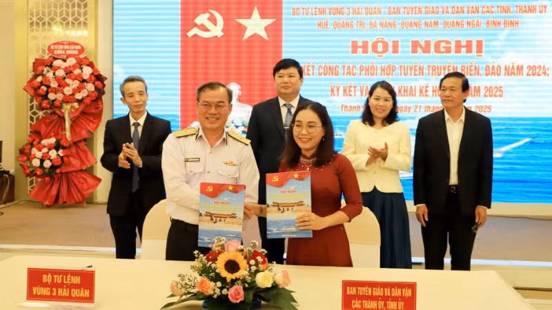 Vùng 3 Hải quân ký kết hợp tác tuyên truyền với các tỉnh duyên hải miền trung.