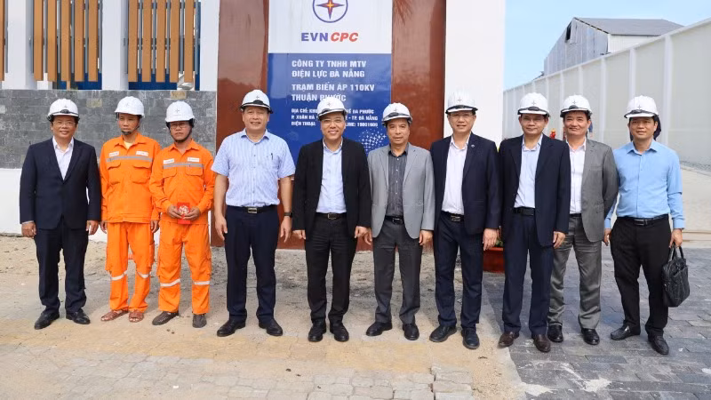 Kiểm tra thực tế công tác an toàn điện tại Trạm biến áp 110kV Thuận Phước, quận Hải Châu.