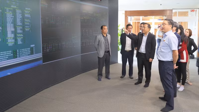 Đoàn công tác đã đến kiểm tra thực tế tại Trung tâm Điều độ hệ thống điện miền trung.
