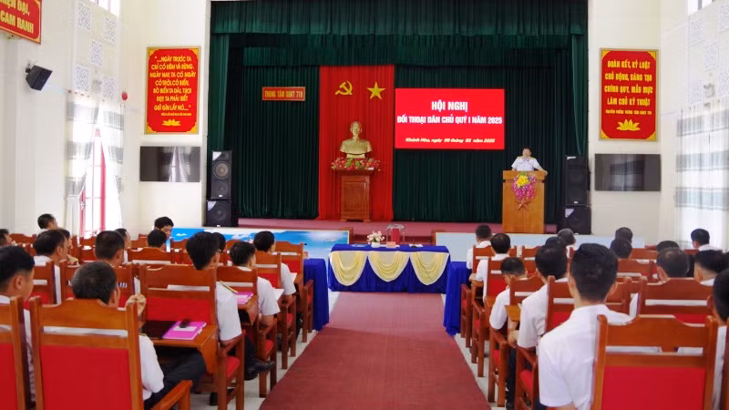 Quang cảnh hội nghị đối thoại dân chủ.