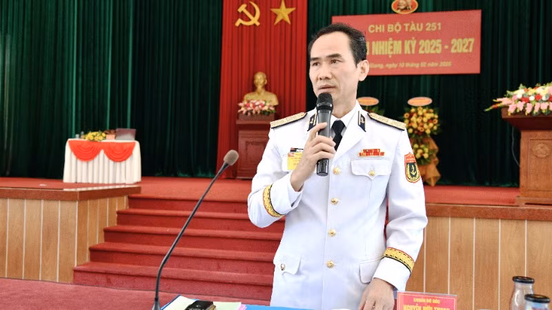 Chuẩn Đô đốc Nguyễn Hữu Thoan, Chính ủy Vùng 5 Hải quân phát biểu tại Đại hội. Chuẩn Đô đốc Nguyễn Hữu Thoan, Chính ủy Vùng 5 Hải quân phát biểu tại Đại hội.
