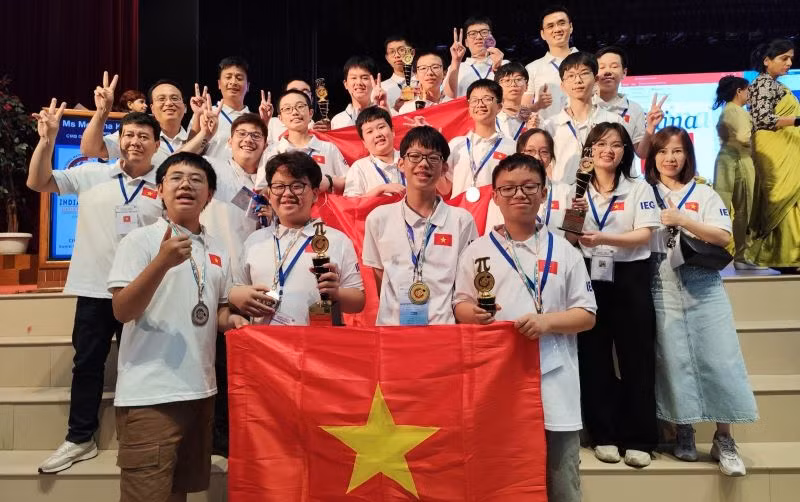 Đoàn Việt Nam thắng lớn trong cuộc thi Toán quốc tế InIMC Đoàn Việt Nam thắng lớn trong cuộc thi Toán quốc tế InIMC