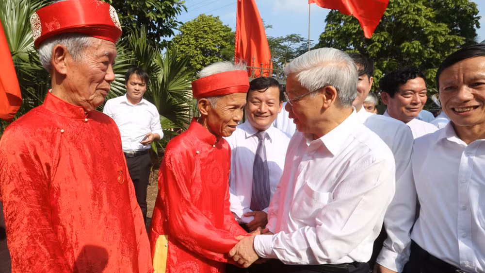 Tổng Bí thư Nguyễn Phú Trọng dự Ngày hội Đại đoàn kết toàn dân tộc với nhân dân thôn Tháp Thượng, xã Song Phượng, huyện Đan Phượng, thành phố Hà Nội. (Ảnh: TTXVN)