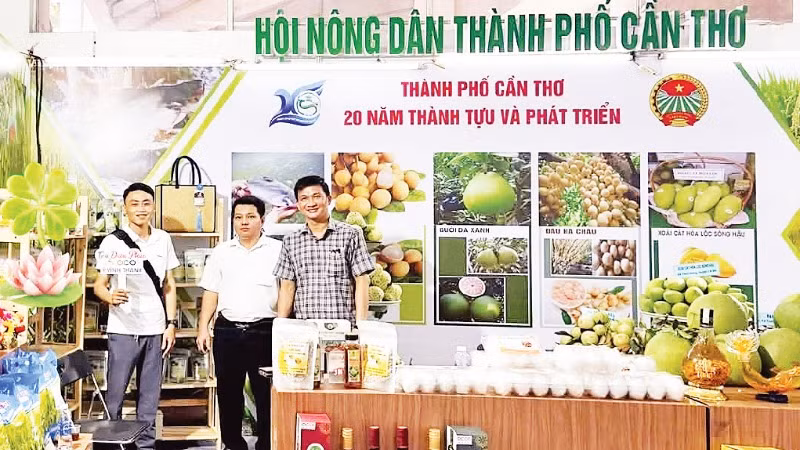 Gian hàng khởi nghiệp của thanh niên tại một sự kiện ở thành phố Cần Thơ.