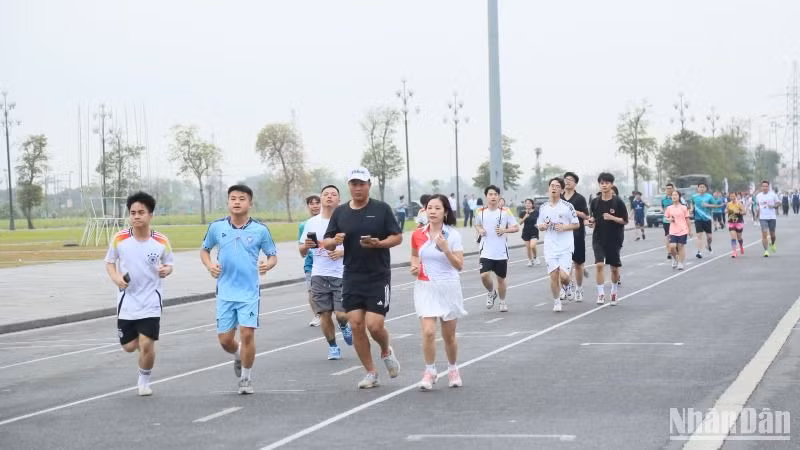Các vận động viên tham gia giải chạy “BIDV Run-Vì cuộc sống xanh”.