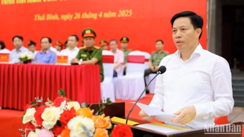 Đồng chí Lại Văn Hoàn, Phó Chủ tịch Ủy ban nhân dân tỉnh, Trưởng Ban chỉ đạo 138 tỉnh Thái Bình phát biểu tại buổi lễ. Đồng chí Lại Văn Hoàn, Phó Chủ tịch Ủy ban nhân dân tỉnh, Trưởng Ban chỉ đạo 138 tỉnh Thái Bình phát biểu tại buổi lễ.