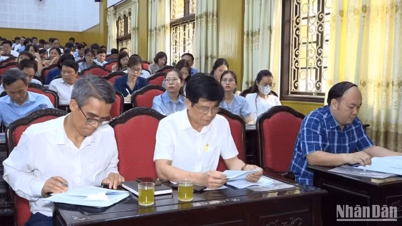 Huyện Đông Hưng triển khai Kế hoạch lấy ý kiến nhân dân vào ngày 22/4. Huyện Đông Hưng triển khai Kế hoạch lấy ý kiến nhân dân vào ngày 22/4.