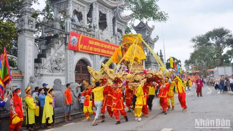 Lễ hội Tiên La tại huyện Hưng Hà, tỉnh Thái Bình. Lễ hội Tiên La tại huyện Hưng Hà, tỉnh Thái Bình.