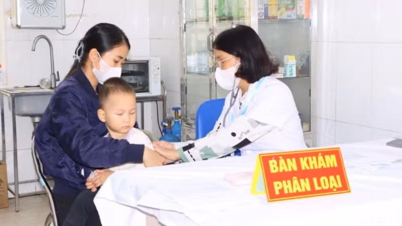Ngành y tế Thái Bình đã triển khai nhanh gọn chiến dịch tiêm chủng vaccine sởi cho trẻ thuộc các lứa tuổi. Ngành y tế Thái Bình đã triển khai nhanh gọn chiến dịch tiêm chủng vaccine sởi cho trẻ thuộc các lứa tuổi.