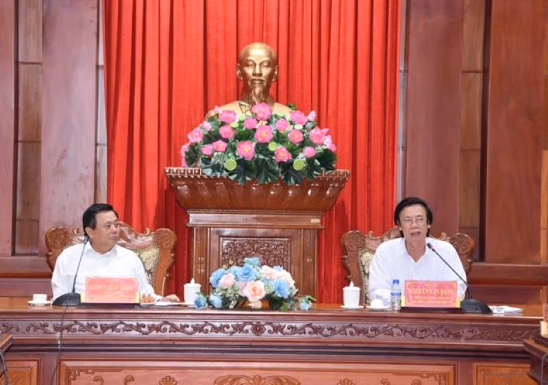 Các đồng chí chủ trì buổi làm việc. 