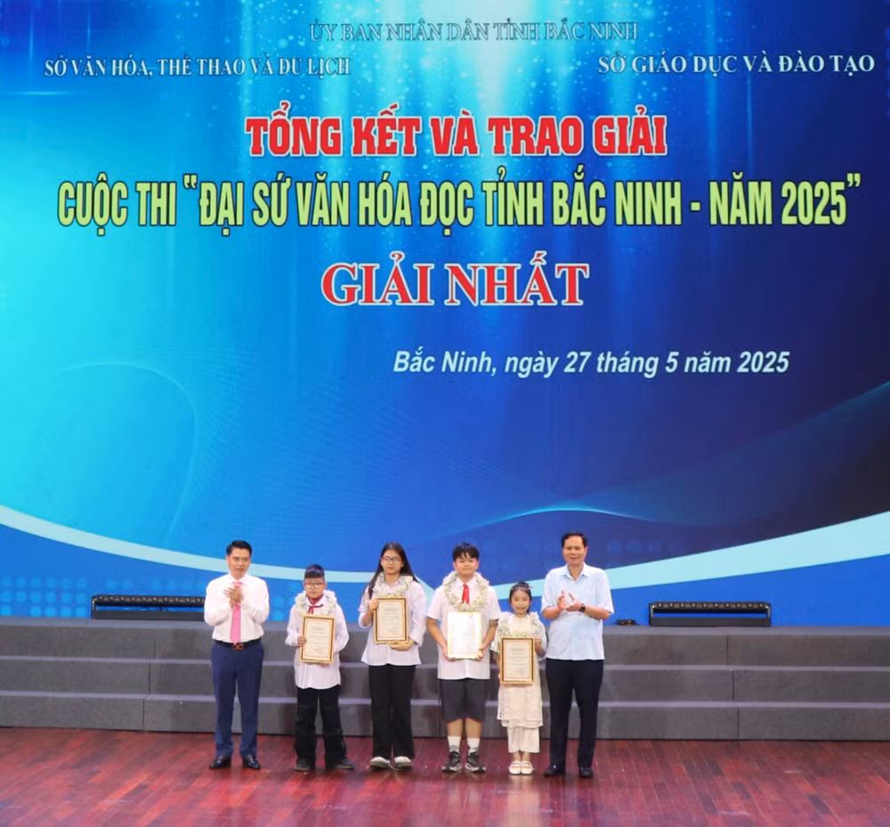 Bốn thí sinh đạt giải Nhất cuộc thi. Bốn thí sinh đạt giải Nhất cuộc thi.
