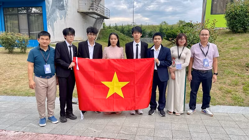 Đội tuyển Olympic quốc gia tham dự kỳ thi Olympic Vật lý châu Âu lần thứ tám, năm 2024.