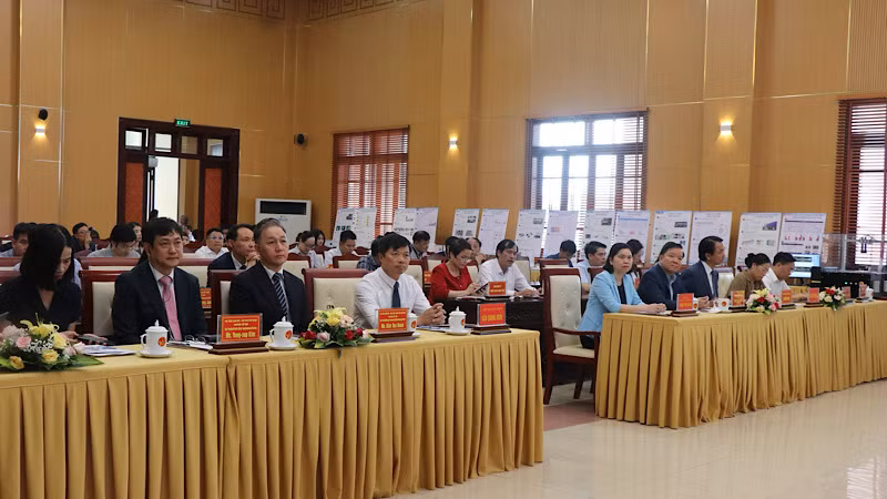 Các đại biểu tham dự hội nghị.