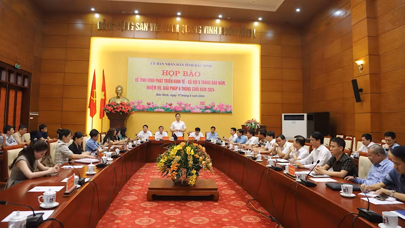 Quang cảnh buổi họp báo.