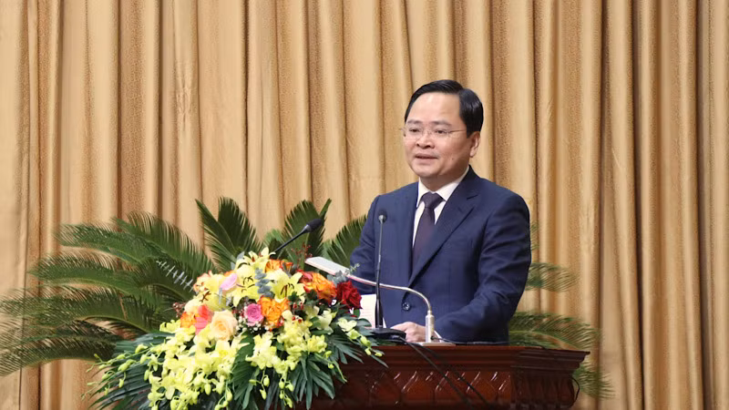 Đồng chí Nguyễn Anh Tuấn, Bí thư Tỉnh ủy phát biểu chỉ đạo tại kỳ họp.