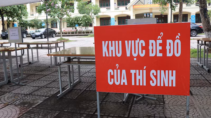 Khu vực để đồ của thí sinh bảo đảm quy định. Khu vực để đồ của thí sinh bảo đảm quy định.